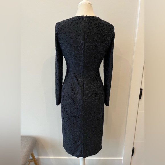 Maggy London Navy Blue Velvet Long Sleeve Dress - Size 6 - Picture 4 of 12